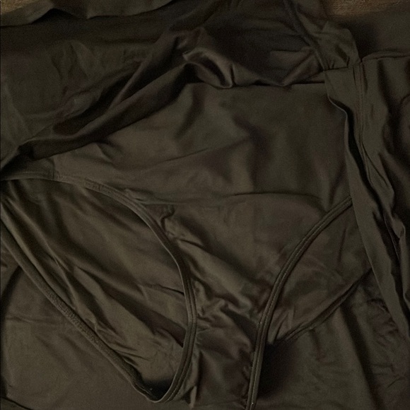 Anne Cole Black Skort with Flirty Side Slit Swim Bottom - Picture 3 of 5